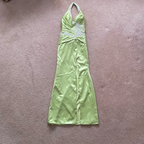 Light Green Prom Dress / Evening Gown, Size SM / Dress size 6 - Picture 1 of 4